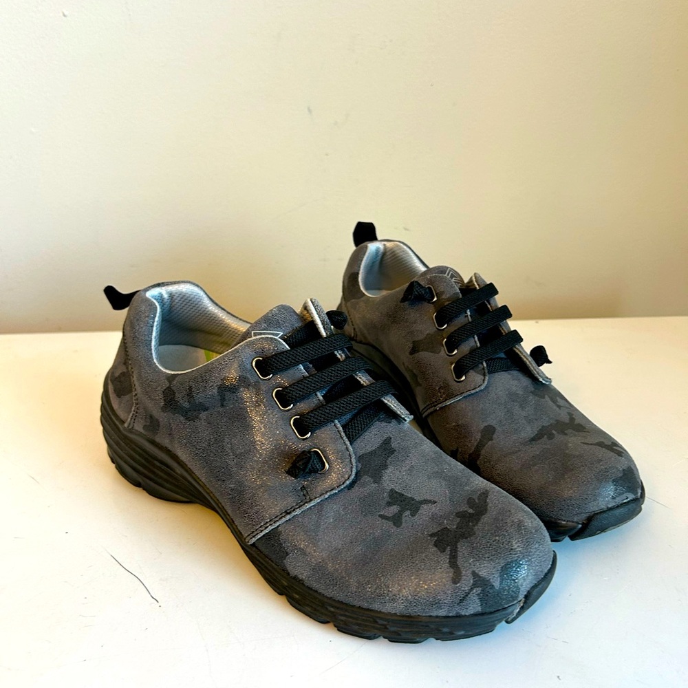 Align velocity‎ slip resistant black camo gray shoes size 8.5M